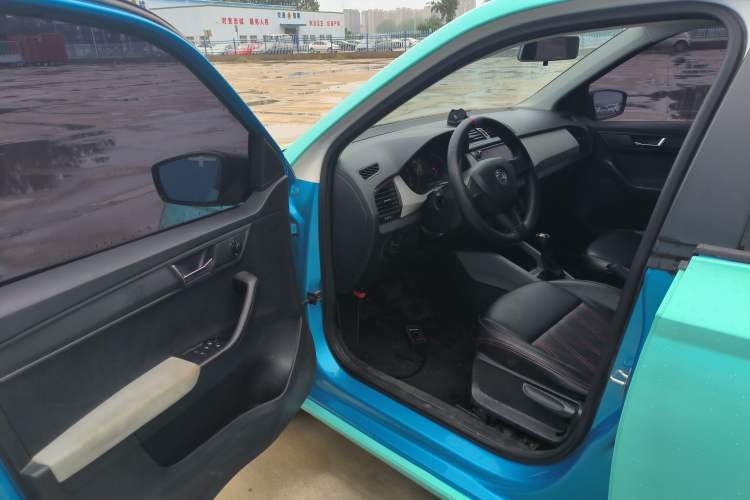 Used Skoda Fabia 2015 1.4L Automatic Chuanxing Edition Driver Seat