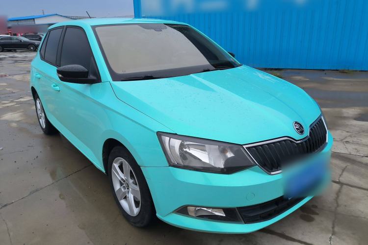 Used Skoda Fabia 2015 1.4L Automatic Chuanxing Edition Front Right 45 Deg
