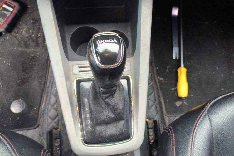 Used Skoda Fabia 2015 1.4L Automatic Chuanxing Edition Gear Lever