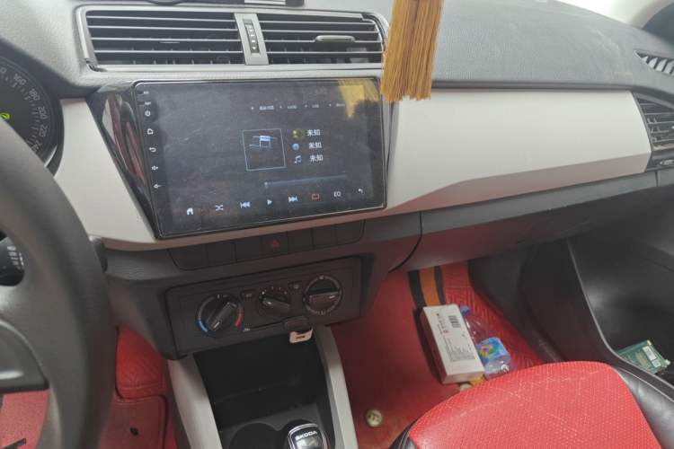 Used Skoda Fabia 2015 1.4L Automatic Front-Drive Model Audio And AC Panel