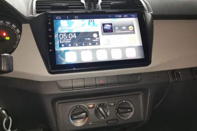 Used Skoda Fabia 2015 1.4L Automatic Front-Drive Model Audio And AC Panel
