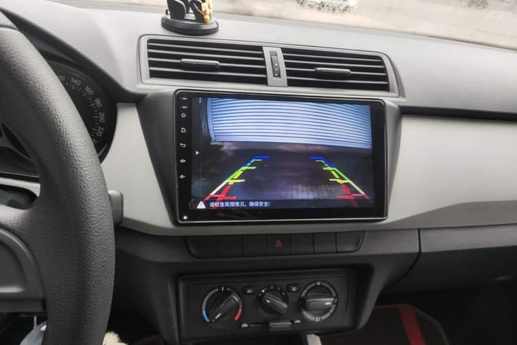 Used Skoda Fabia 2015 1.4L Manual Front-Wheel Drive Model Audio And AC Panel