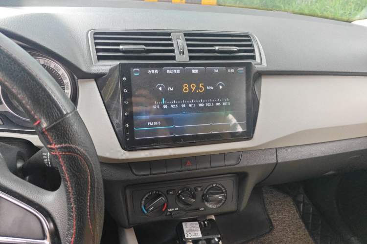 Used Skoda Fabia 2015 1.4L Automatic Chuanxing Edition Audio And AC Panel
