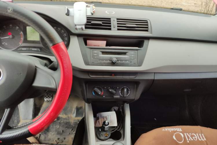 Used Skoda Fabia 2015 1.4L Manual Front-Wheel Drive Model Audio And AC Panel