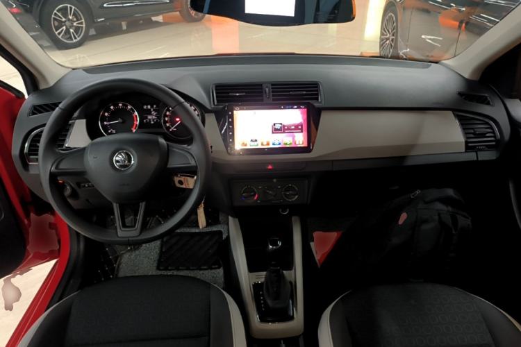Used Skoda Fabia 2015 1.4L Automatic Chuanxing Edition Center Console