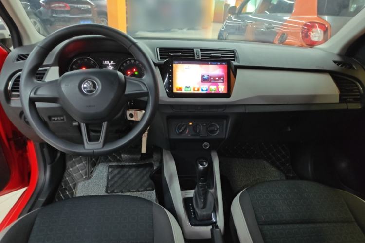 Used Skoda Fabia 2015 1.4L Automatic Chuanxing Edition Center Console