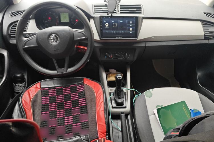 Used Skoda Fabia 2015 1.4L Automatic Front-Drive Model Center Console