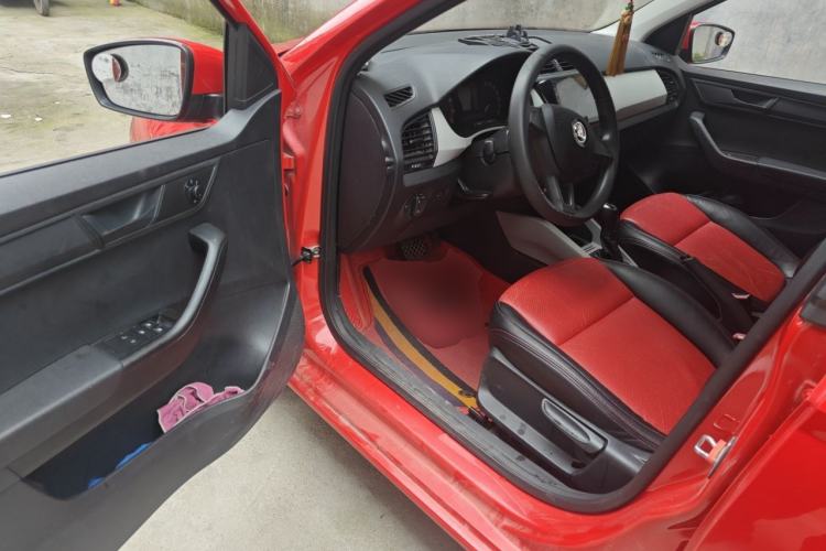 Used Skoda Fabia 2015 1.4L Automatic Front-Drive Model Driver Seat