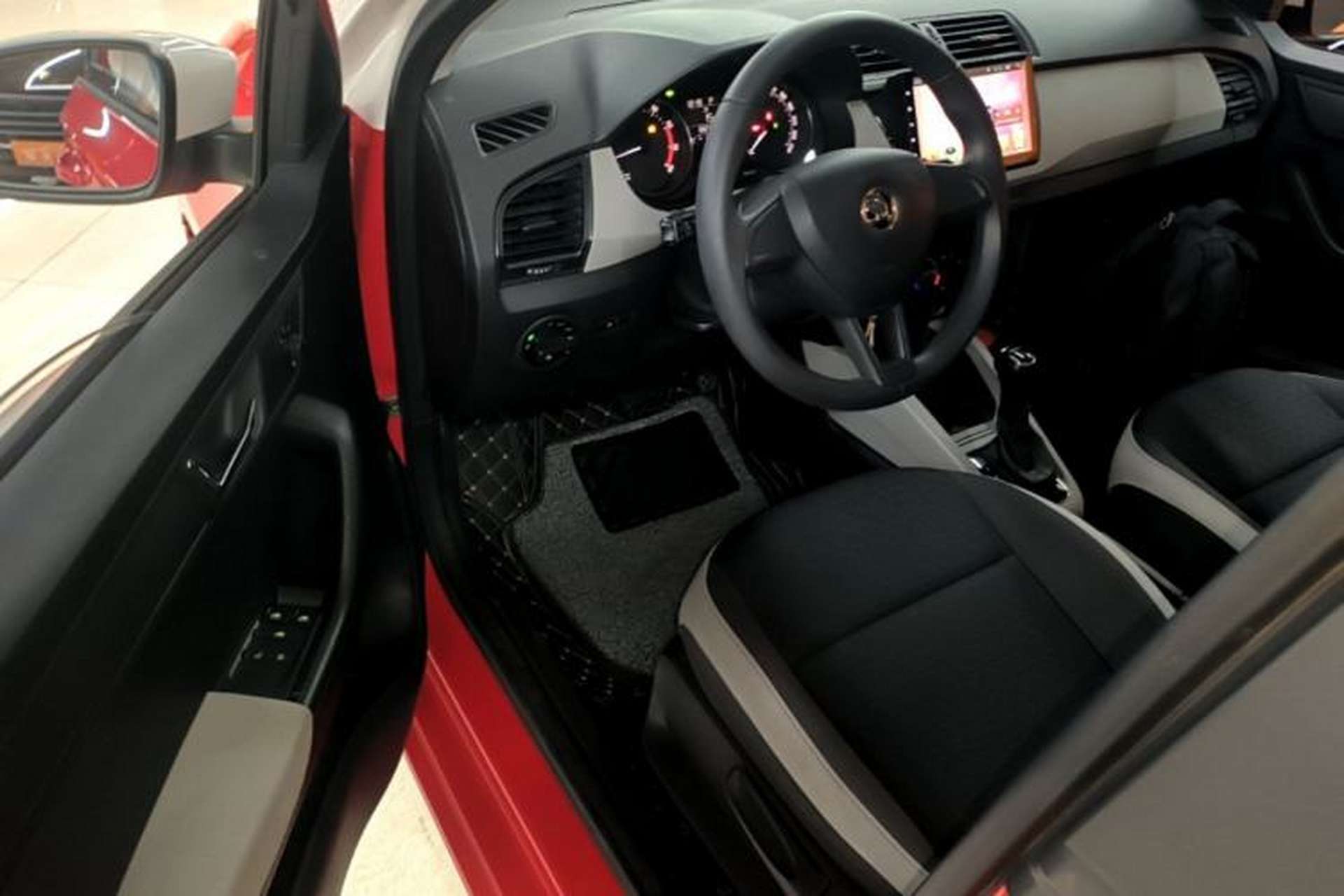 Used Skoda Fabia 2015 1.4L Automatic Chuanxing Edition Driver Seat