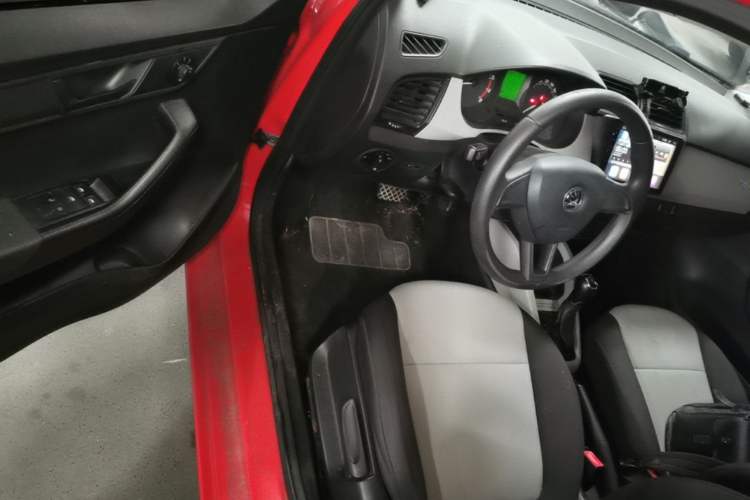 Used Skoda Fabia 2015 1.4L Automatic Front-Drive Model Driver Seat