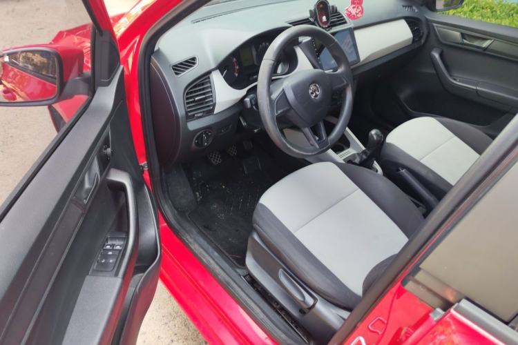 Used Skoda Fabia 2015 1.4L Manual Front-Wheel Drive Model Driver Seat