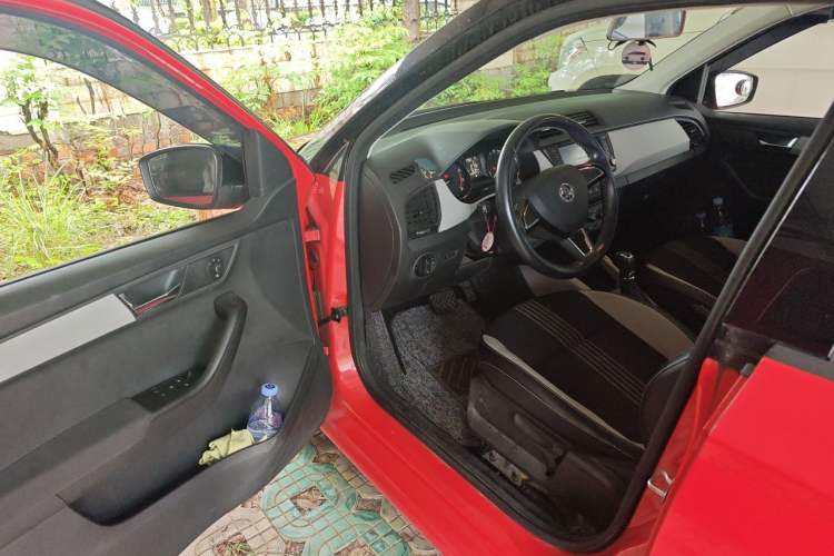 Used Skoda Fabia 2015 1.6L Automatic Sport Edition Driver Seat