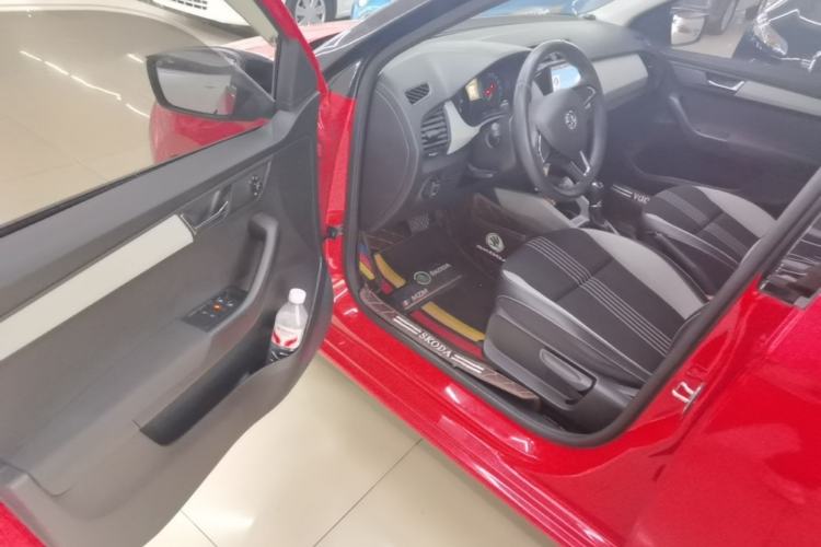 Used Skoda Fabia 2015 1.6L Automatic Sport Edition Driver Seat