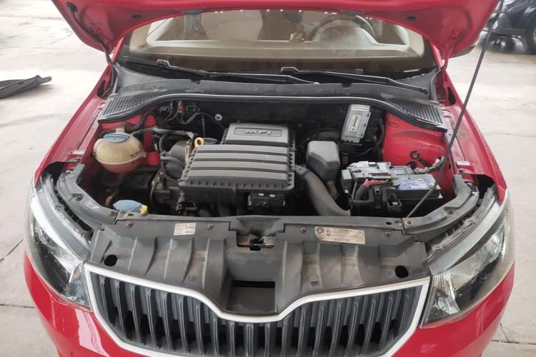 Used Skoda Fabia 2015 1.4L Manual Front-Wheel Drive Model Engine Bay