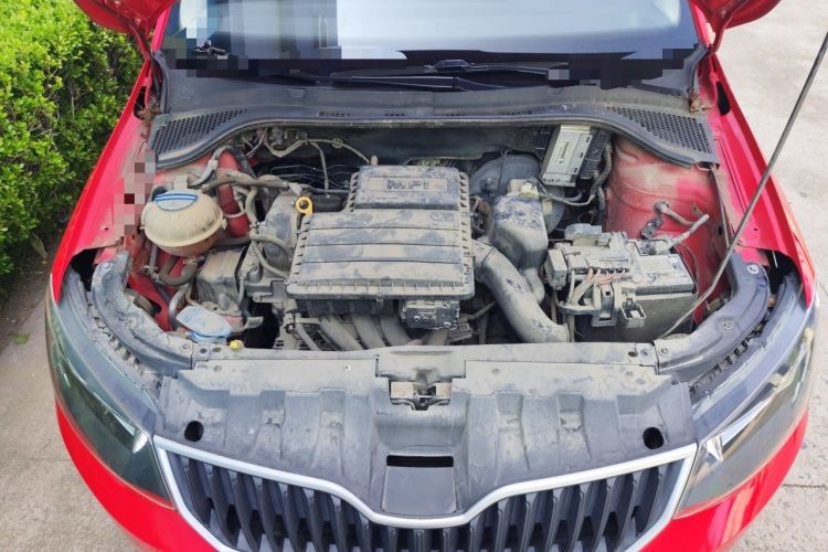Used Skoda Fabia 2015 1.4L Manual Front-Wheel Drive Model Engine Bay