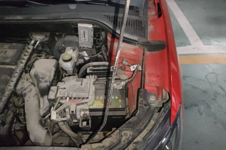 Used Skoda Fabia 2015 1.4L Automatic Front-Drive Model Engine Bay Left