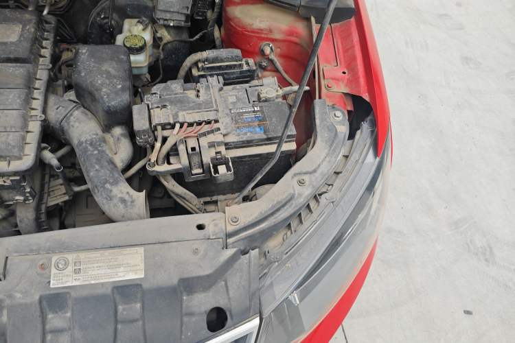 Used Skoda Fabia 2015 1.4L Automatic Front-Drive Model Engine Bay Left