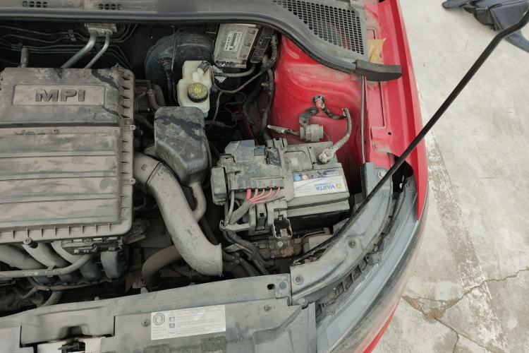 Used Skoda Fabia 2015 1.4L Manual Front-Wheel Drive Model Engine Bay Left