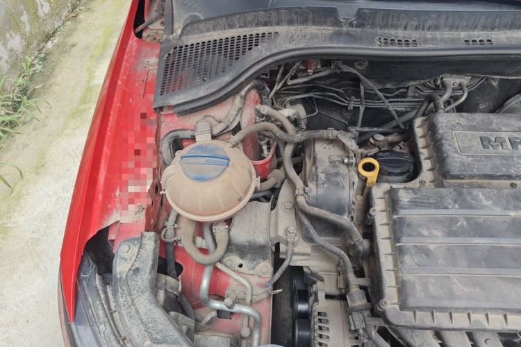 Used Skoda Fabia 2015 1.4L Automatic Front-Drive Model Engine Bay Right