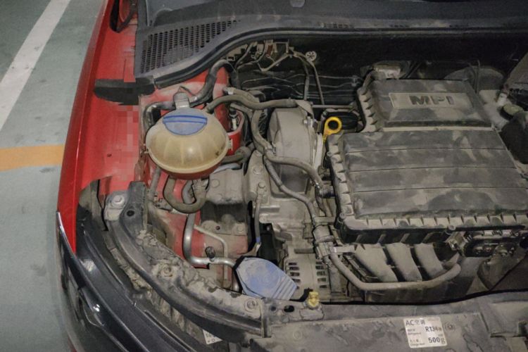 Used Skoda Fabia 2015 1.4L Automatic Front-Drive Model Engine Bay Right