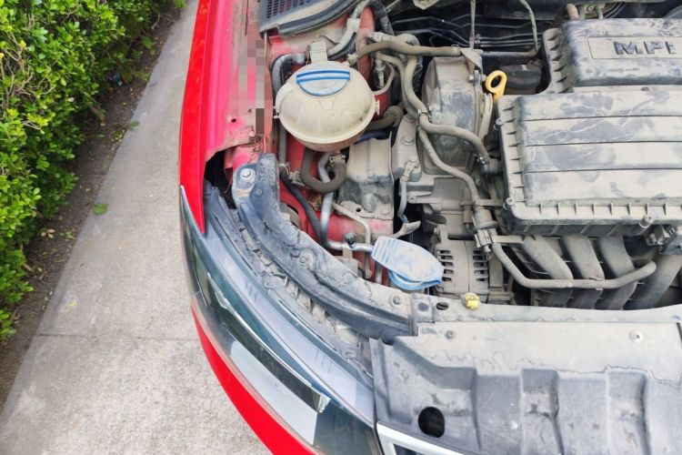 Used Skoda Fabia 2015 1.4L Manual Front-Wheel Drive Model Engine Bay Right