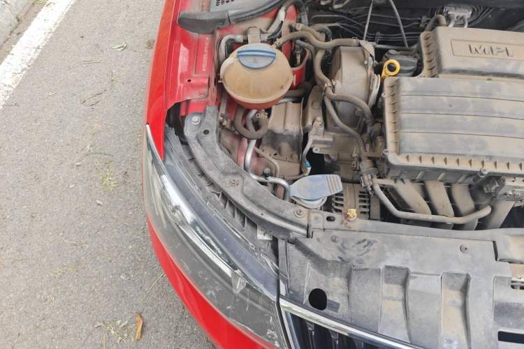 Used Skoda Fabia 2015 1.4L Automatic Chuanxing Edition Engine Bay Right