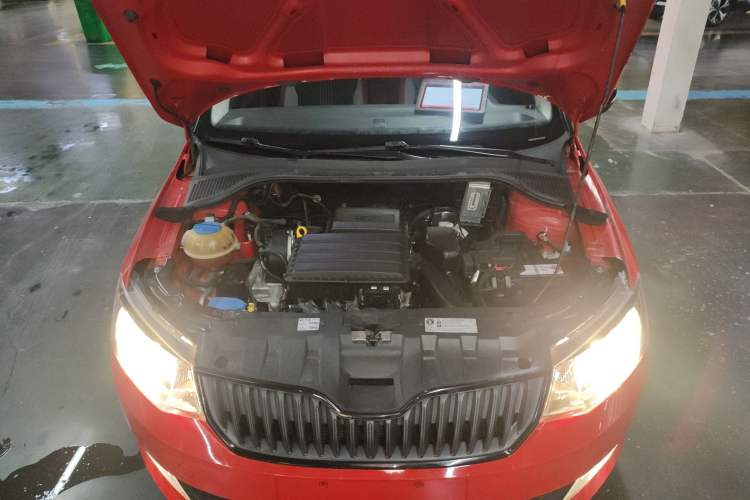 Used Skoda Fabia 2015 1.6L Automatic Sport Edition Engine Bay