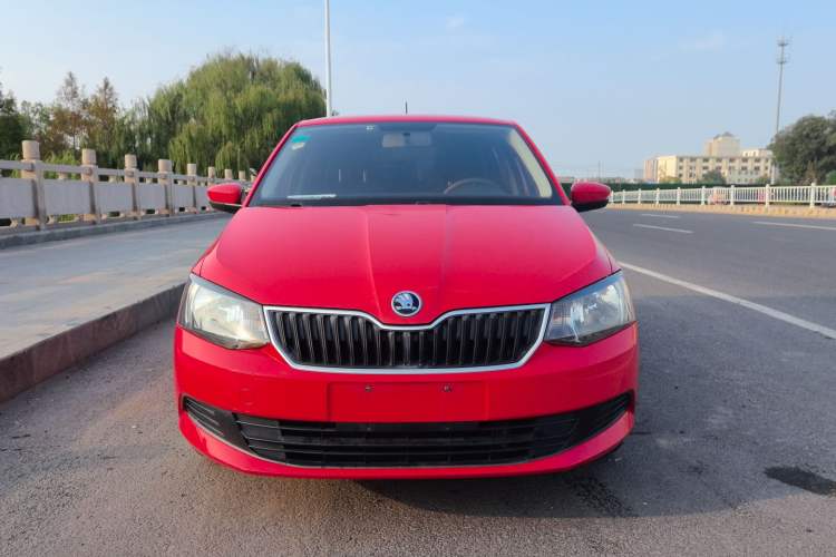 Used Skoda Fabia 2015 1.4L Automatic Front-Drive Model Exterior 1