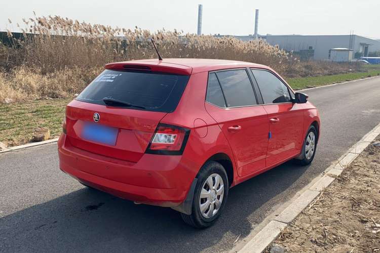 Used Skoda Fabia 2015 1.4L Automatic Front-Drive Model Exterior 2