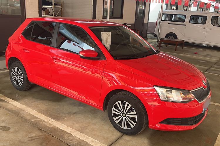 Used Skoda Fabia 2015 1.4L Automatic Front-Drive Model Exterior 2