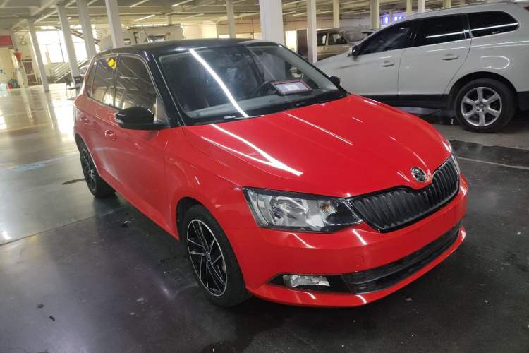 Used Skoda Fabia 2015 1.6L Automatic Sport Edition Exterior 2