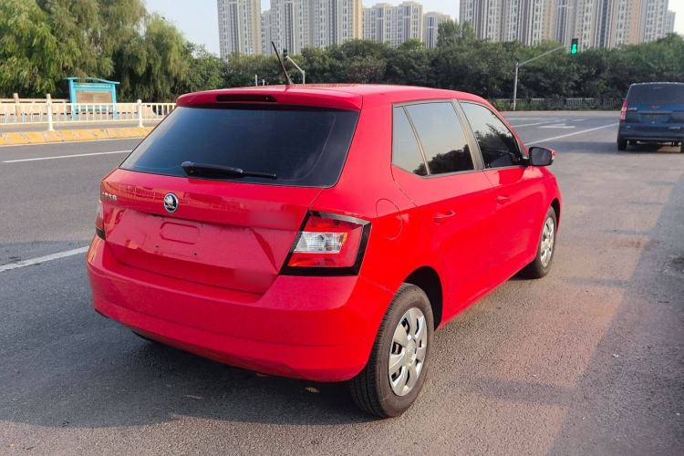 Used Skoda Fabia 2015 1.4L Automatic Front-Drive Model Exterior 3