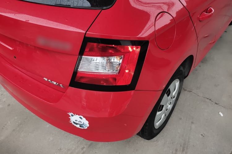 Used Skoda Fabia 2015 1.4L Manual Front-Wheel Drive Model Exterior 3