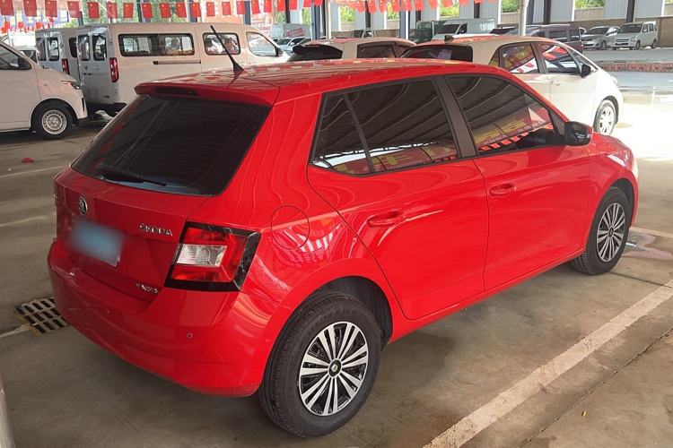 Used Skoda Fabia 2015 1.4L Automatic Front-Drive Model Exterior 3