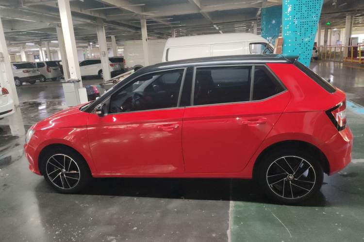 Used Skoda Fabia 2015 1.6L Automatic Sport Edition Exterior 3