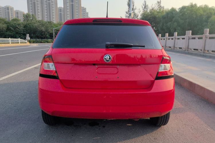 Used Skoda Fabia 2015 1.4L Automatic Front-Drive Model Exterior 4