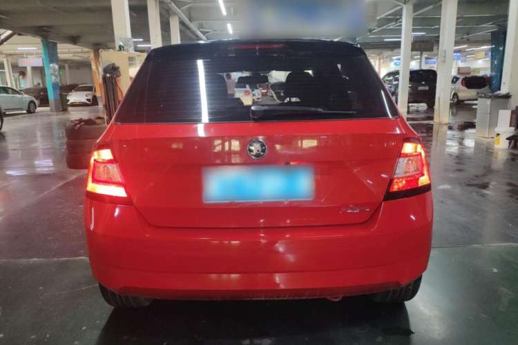 Used Skoda Fabia 2015 1.6L Automatic Sport Edition Exterior 4