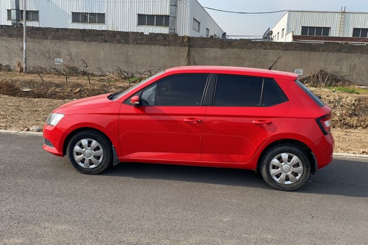 Used Skoda Fabia 2015 1.4L Automatic Front-Drive Model Exterior 5