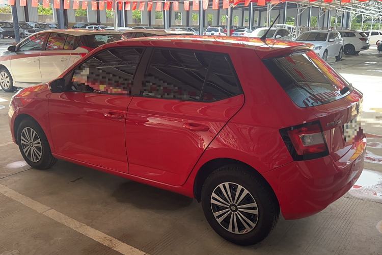 Used Skoda Fabia 2015 1.4L Automatic Front-Drive Model Exterior 5