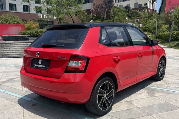 Used Skoda Fabia 2015 1.6L Automatic Sport Edition Exterior 5