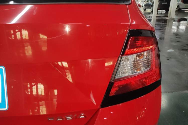 Used Skoda Fabia 2015 1.6L Automatic Sport Edition Exterior 6