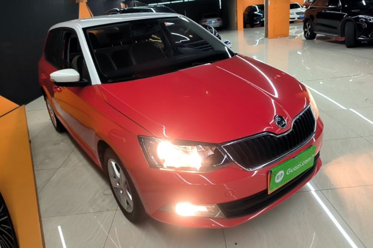 Used Skoda Fabia 2015 1.4L Automatic Chuanxing Edition Front Right 45 Deg