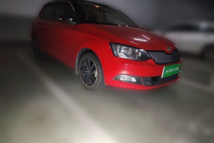Used Skoda Fabia 2015 1.6L Automatic Sport Edition Front Right 45 Deg