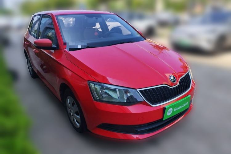 Used Skoda Fabia 2015 1.4L Manual Front-Wheel Drive Model Front Right 45 Deg