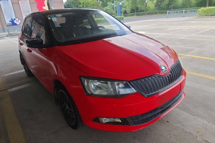 Used Skoda Fabia 2015 1.6L Automatic Sport Edition Front Right 45 Deg