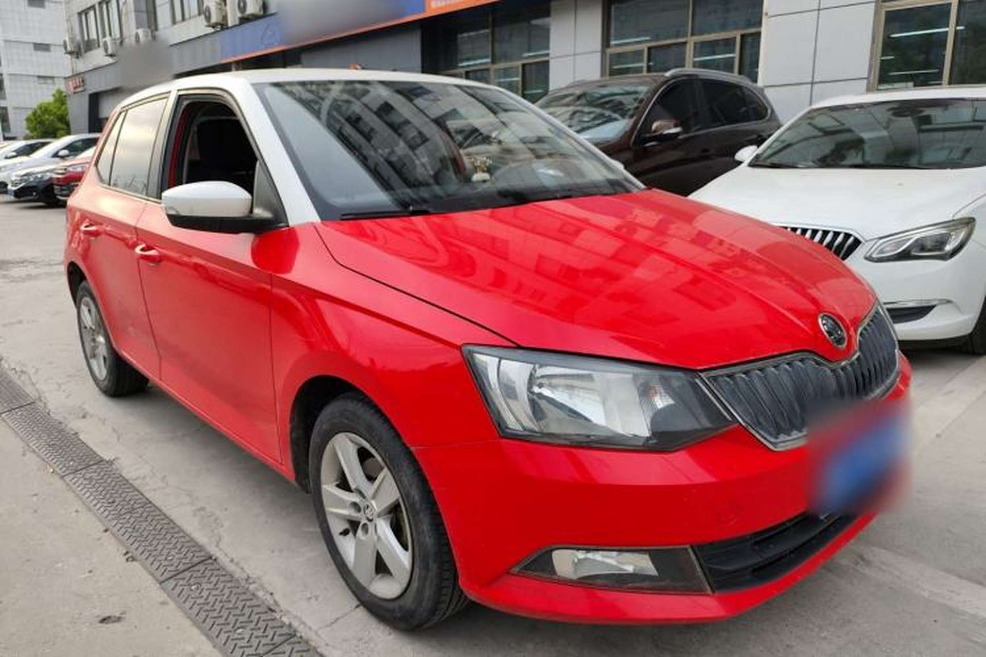 Used Skoda Fabia 2015 1.4L Automatic Chuanxing Edition Front Right 45 Deg