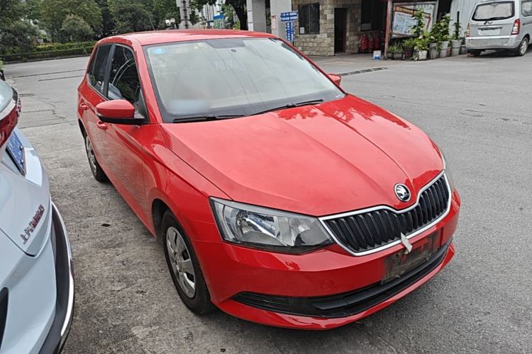 Used Skoda Fabia 2015 1.4L Automatic Front-Drive Model Front Right 45 Deg