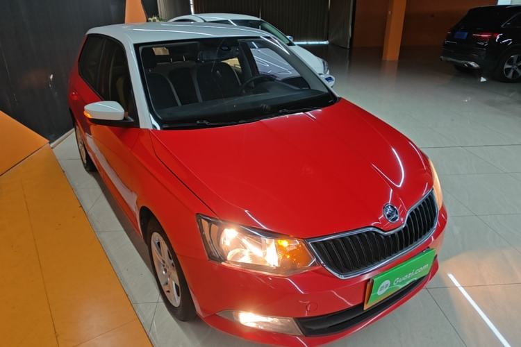 Used Skoda Fabia 2015 1.4L Automatic Chuanxing Edition Front Right 45 Deg