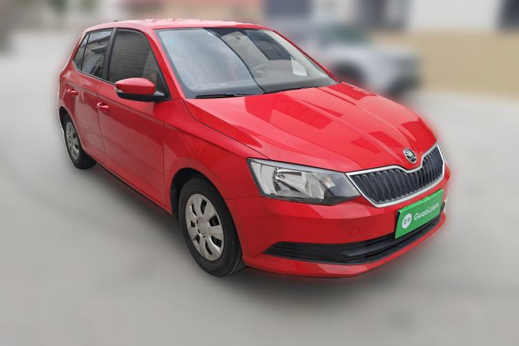 Used Skoda Fabia 2015 1.4L Automatic Front-Drive Model Front Right 45 Deg