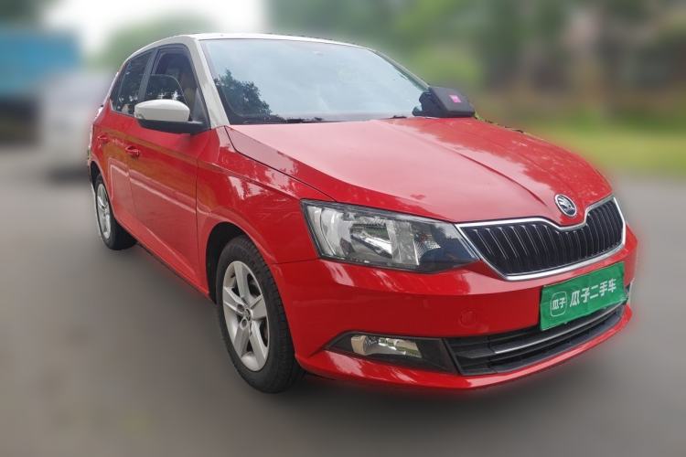 Used Skoda Fabia 2015 1.4L Automatic Chuanxing Edition Front Right 45 Deg